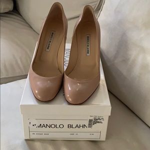 Manolo Blahnik patent nude 38